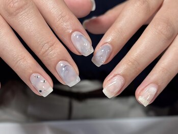 プリュネ(Prune)の写真/【ニュアンスネイルが得意なサロン】短い爪でもお洒落に映える◎バランスにこだわったショートネイル◇