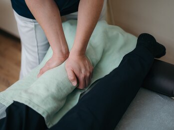 柏接骨院/Body Activation Studioの写真/【O脚・むくみ・膝のつらさに】骨盤バランスを整えて脚のラインと歩きやすさをサポートする整体ケア