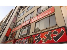 カラダファクトリー 池袋西口店の雰囲気（【「池袋駅」西口徒歩2分 佐藤ビル２階】オレンジのロゴが目印★）