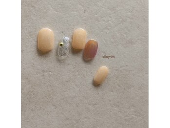 シルニー リム(Silny rim)/アシンメトリーニュアンスネイル