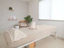 ひなたの森鍼灸院の雰囲気（施術室はひとつだけ。ほかの方を気にせずくつろげます）