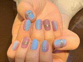 8月　縦グラネイル