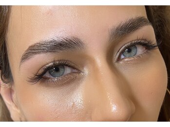 ルーパーアンド(LOOPER＆..)/平行は嫌！眉毛を海外風にしたい