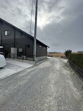 ポルトボヌール(PORTE BONHEUR)/突き当り左の建物です