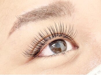 ビューティーサロンアイズ 三宮店(Beauty salon  Eye's)の写真/1番人気”フラットラッシュ”！自まつ毛の負担を軽減し、濃さ・モチ重視の方にオススメ♪120本¥5470!!