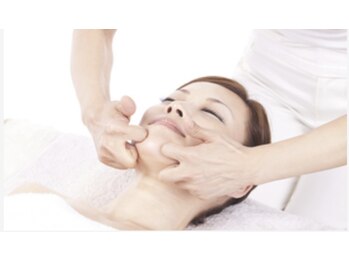 ホワイトタイガー(White Tiger)/韓国発祥コルギ小顔を手に入れる