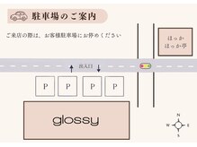 グロッシー(glossy)の雰囲気（駐車場も完備！正面に４台有り。アプローチの上も駐車可能です♪）