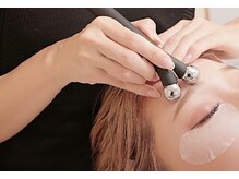 ペリドット(Peridot)/《最先端目元専用マシン導入》