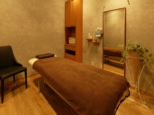 個室でゆっくりマッサージを受けられます。
