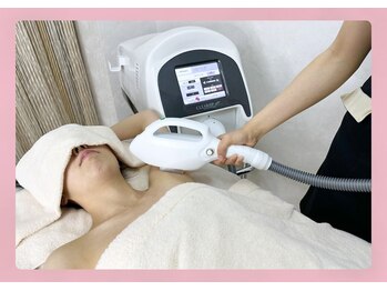 サロン ド メタセコイア(salon de Metasequoia)の写真/冷却照射で痛みを感じにくい施術が可能♪抑毛効果のあるジェルを使用し、お肌に優しい脱毛を目指します!