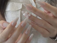 ミュウミュウ(miumiu)/白い花ネイル