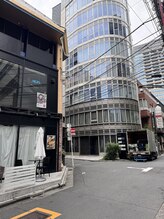 エビアス 六本木店(EBIAS)/こちらのビルを左です。