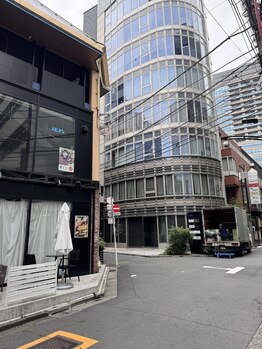 エビアス 六本木店(EBIAS)/こちらのビルを左です。