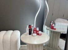 サロン カレナ(salon KARENA)の雰囲気(白を基調とした韓国インテリアで気分アップ♪)