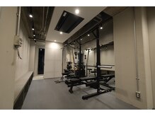 エヌプラスボディワークス(n+body works)/店内　トレーニング機材