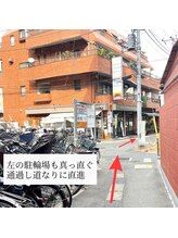 ジュエリーアイズ(JewelryEyes)/4)細道を抜けてそのまま直進