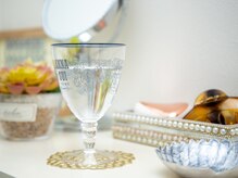 リッチオ ポム(riccio pomme)の雰囲気（施術後に水素水を飲んで錆びを流しやすく整えます）