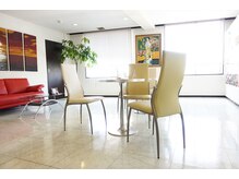 ビーフィール 千葉店(be feel)/明るく落ち着いた店内1