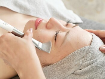 ルブランプラス(Le Blanc +)/【プラピール】1剤目を塗布