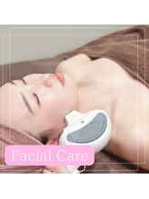 【美顔脱毛】丁寧なシェービング後に引きあげながら全顔照射で産毛の気にならないつるピカなお肌へ！