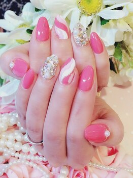 ネイルサロン ヴィヴィスウィート(Nail Salon Vivi Sweet)の写真/【初回定額¥5500～/フット¥8500～】旬のデザイン揃ってます☆デザインに迷ったらViviSweetの定額ネイル!