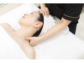 ラペール 岡山店(la perle)の写真/【小顔コルギ×ハーブピーリングで肌質改善も◎】たるみ・ホウレイ線に悩む方へ、根本からの美肌ケアを。