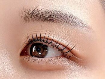 ソネルサロン 駒込店(SONEL SALON)の写真/まつげパーマでかわいい目元へ!根元から自然に立ち上げ、ナチュラルなまつ毛パーマを♪