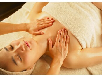 ココリラ(cocorela)/呼吸を整えるデコルテケア