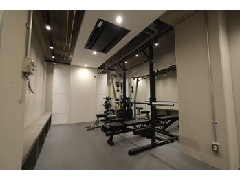 エヌプラスボディワークス(n+body works)/店内　障子を閉めた場合