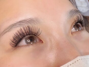 レヴィア(Revia)の写真/早さ×丁寧×高技術をモットーにナチュラル～付け放題まで幅広く対応＊季節毎のカラーエクステもあり◎