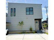 レプリカ(REPLICA)の雰囲気（サロン外観です。駐車場は目の前2台分ご用意あります！）