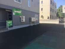 うさぎ治療院の雰囲気（やや奥に入口がございます。駐車場はお店の前にございます。）