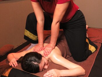 タイ古式リラクゼーション ウィ/施術風景：アロマオイル1