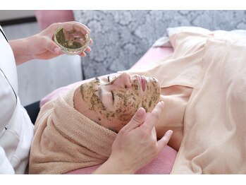 シミ・毛穴改善&美白フェイシャルサロン/ハーブピーリング