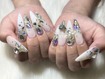 アイスリン(Aislinn)の写真/カラー350種類以上・パーツ200種類以上と豊富にご用意！お客様のなりたかった理想の指先を実現いたします♪