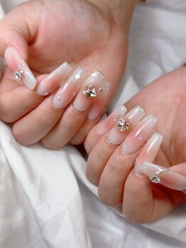 ドットハルネイル(.HALnail)の写真/手元が華やかに♪長さ出しで思いきり可愛いデザインが楽しめる★透明度が高いチップでキレイな仕上がりに◎