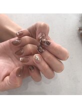 アンバー(Amber)/左右非対称ネイル☆