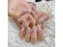 白と黒を基調とした店内(FENICE高崎店店内2階)