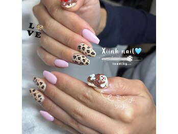 シン(XIINH)/ヒョ柄とナチュラルピンク