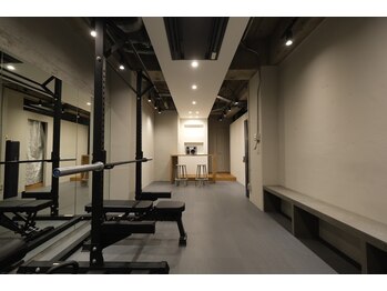 エヌプラスボディワークス(n+body works)/店内　雰囲気