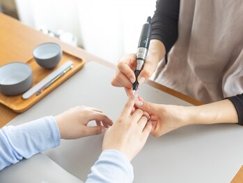 テケア(TEKEA)の写真/自爪を大切に、自然体の美しさを引き出す◇シンプルで洗練された指先を叶えるネイルケア専門サロン♪