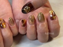 カルミア(kalmia)の雰囲気（1年を通してブラウンは大人気カラーです。）