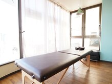 窓からのひかりと新鮮な空気を添えて（コロナ対策の為の換気）