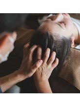 アオイ(Aoi)/仕上げは頭皮とデコルテの施術♪