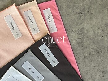 エヌエット(enuet)の写真/当サロンではお客様のパーソナルカラーに合わせて、カラードレスや当日のコスメを一緒にお選びします！