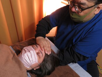 西新オレンジ通り さら/あたまの整体おでこ