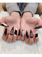 エスフィーネイルサロン ブリーユ(Esfy nailsalon Brille)/モノトーンとゴールドネイル