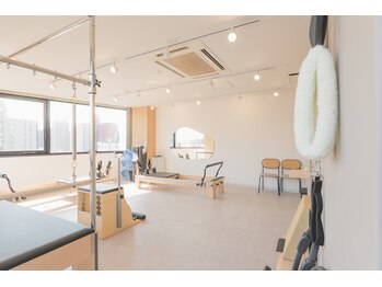 クラーロ 千種店(claro)/フルに揃ったマシンピラティス