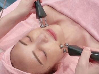 シルク(Cilk)の写真/【驚きのリフトアップフェイシャル】リフトアップマッサージ×特殊な電気刺激で驚異的なフェイスチェンジ★