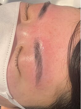 ティヤム(TIAM)の写真/話題のブロウラミネーションでバラバラな毛流れもふんわり立体的に整えて、魅せる美眉のすっぴん美人に♪